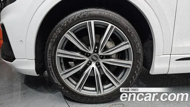 Audi Q8 2021 — ფოტო 19/20