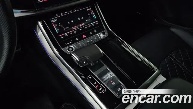 Audi Q8 2021 — ფოტო 14/20