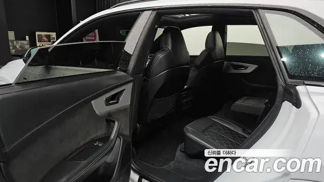 Audi Q8 2021 — ფოტო 18/20