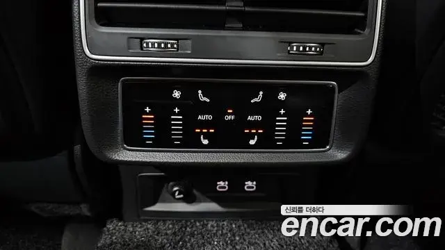 Audi Q8 2021 — ფოტო 17/20