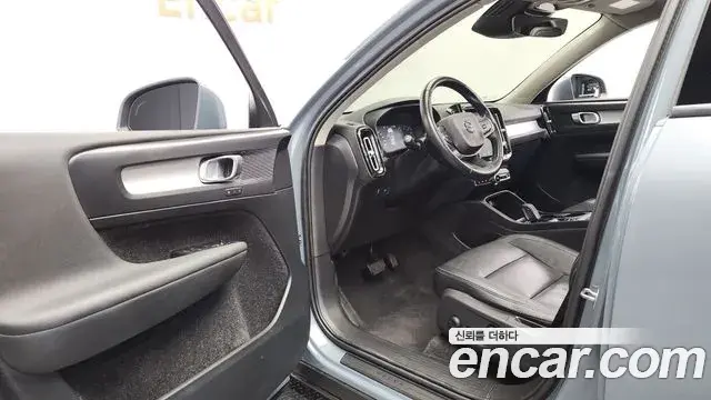 Volvo XC40 2020 — Şəkil 13/20
