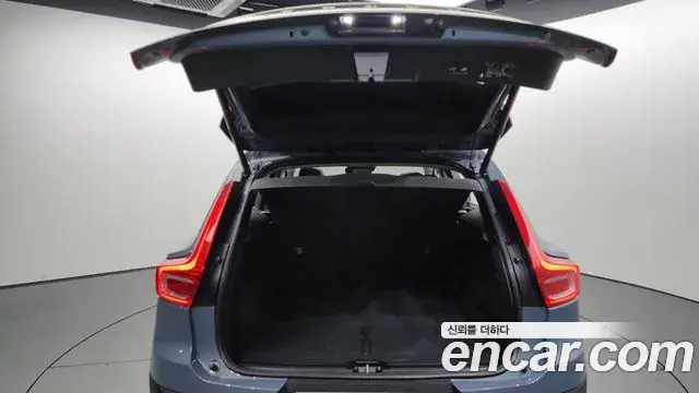 Volvo XC40 2020 — Şəkil 7/20