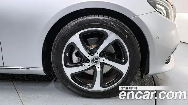 Mercedes-Benz E-Class 2019 — Photo 2/20