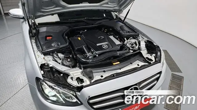 Mercedes-Benz E-Class 2019 — Photo 10/20