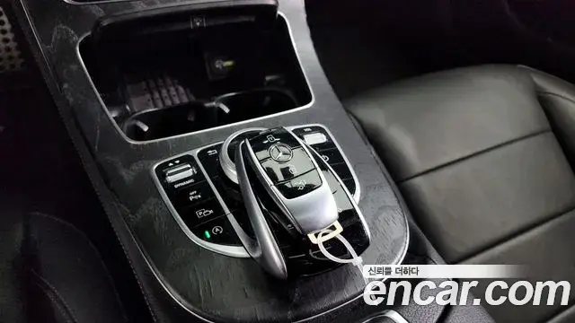 Mercedes-Benz E-Class 2019 — Photo 14/20