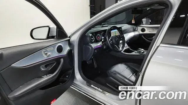 Mercedes-Benz E-Class 2019 — Photo 9/20