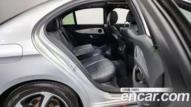 Mercedes-Benz E-Class 2019 — Photo 5/20