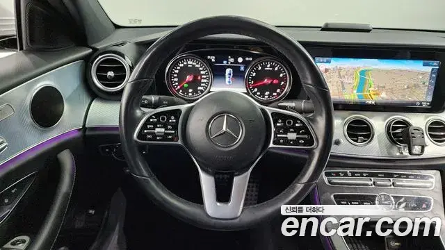 Mercedes-Benz E-Class 2019 — Photo 7/20
