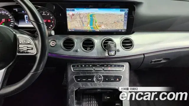 Mercedes-Benz E-Class 2019 — Photo 18/20