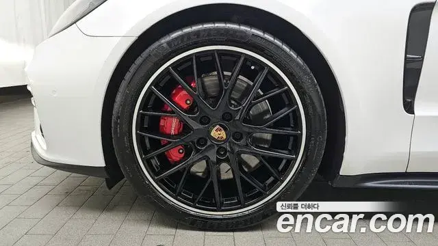 Porsche Panamera 2021 — Фото 5/20