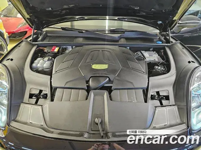 Porsche Cayenne 2020 — ფოტო 14/20