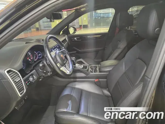 Porsche Cayenne 2020 — ფოტო 6/20