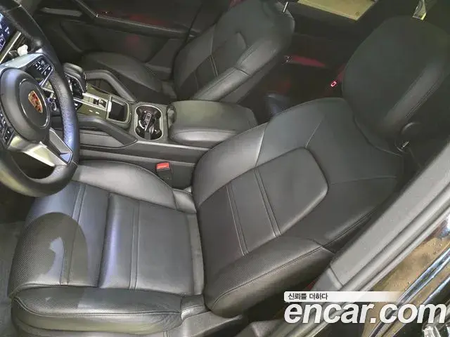 Porsche Cayenne 2020 — ფოტო 16/20