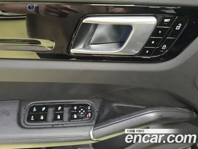 Porsche Cayenne 2020 — ფოტო 1/20