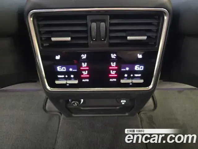 Porsche Cayenne 2020 — ფოტო 10/20