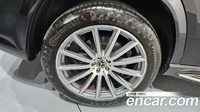 Mercedes-Benz GLS-Class 2021 — Photo 11/20