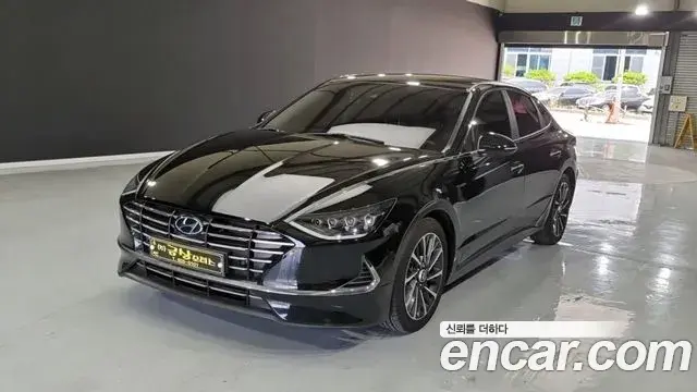 Hyundai Sonata Hybrid 2020 — Photo 2/18
