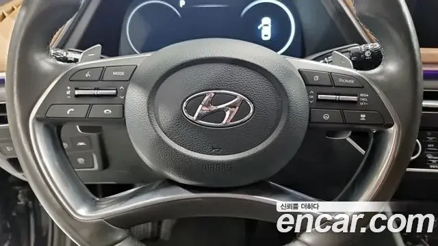 Hyundai Sonata Hybrid 2020 — Photo 16/18