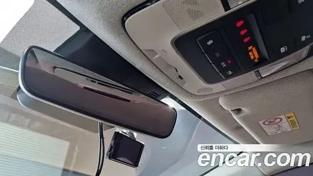 Hyundai Sonata Hybrid 2020 — Photo 1/18