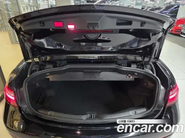 Mercedes-Benz E-Class 2021 — ფოტო 13/20