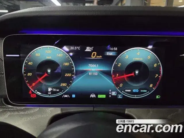 Mercedes-Benz E-Class 2021 — ფოტო 18/20