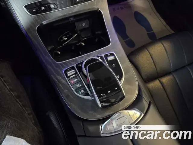 Mercedes-Benz E-Class 2021 — ფოტო 19/20
