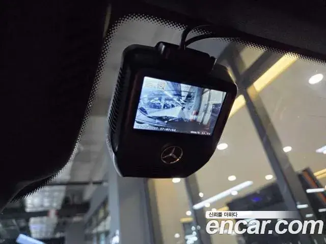 Mercedes-Benz E-Class 2021 — ფოტო 7/20