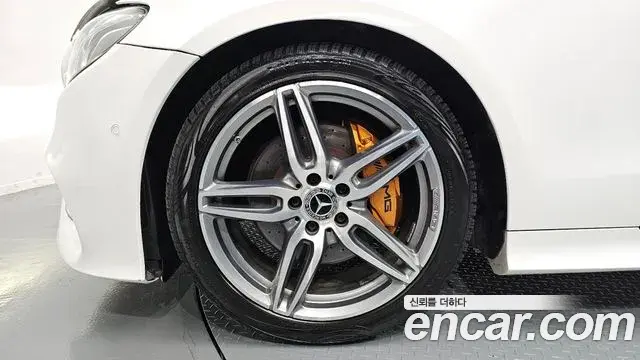 Mercedes-Benz E-Class 2018 — Photo 18/20