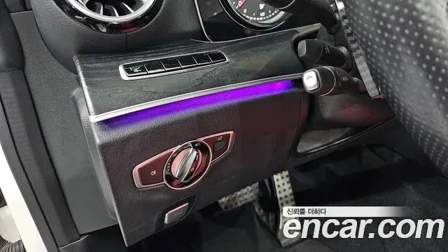 Mercedes-Benz E-Class 2018 — Photo 1/20