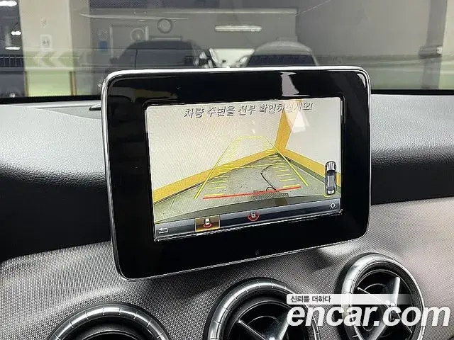 Mercedes-Benz CLA-Class 2018 — Şəkil 17/20