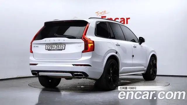 Volvo XC90 2021 — Фото 2/20