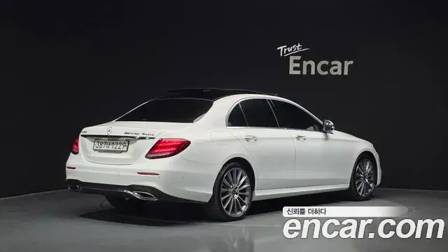 Mercedes-Benz E-Class 2020 — Фото 2/20