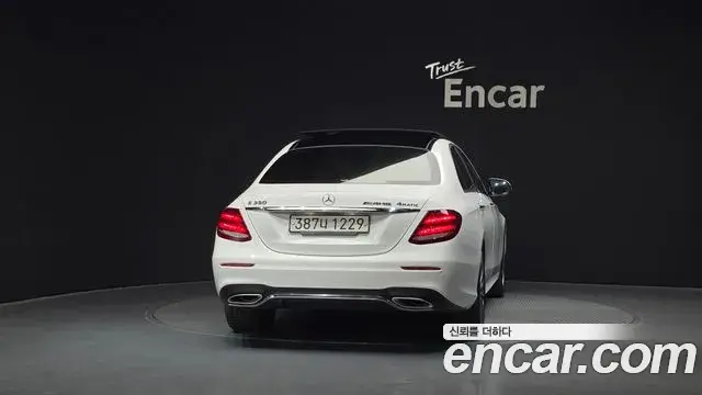 Mercedes-Benz E-Class 2020 — Фото 4/20