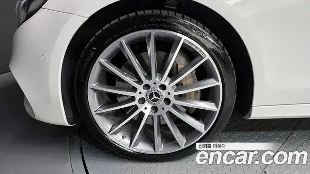 Mercedes-Benz E-Class 2020 — Фото 5/20