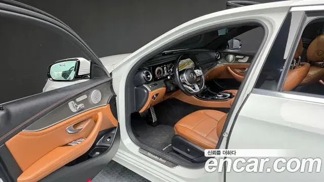 Mercedes-Benz E-Class 2020 — Фото 10/20