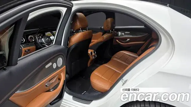 Mercedes-Benz E-Class 2020 — Фото 11/20