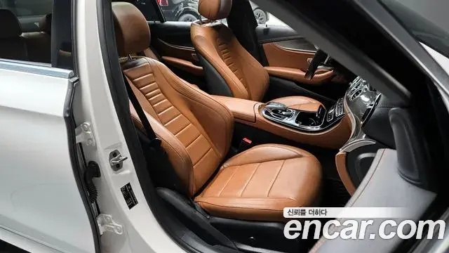 Mercedes-Benz E-Class 2020 — Фото 12/20
