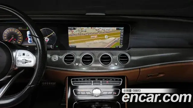 Mercedes-Benz E-Class 2020 — Фото 19/20