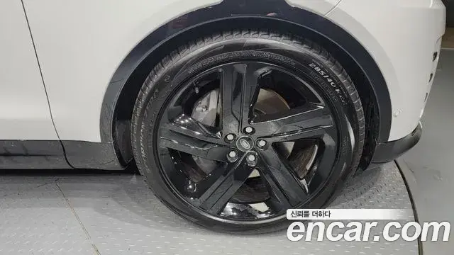 Land Rover Discovery 5 2024 — Photo 11/20