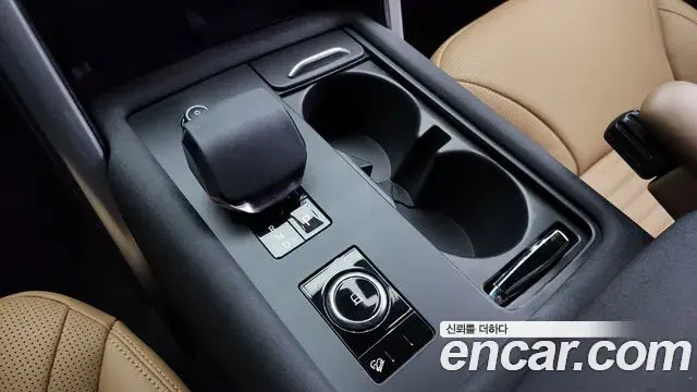 Land Rover Discovery 5 2024 — Photo 8/20