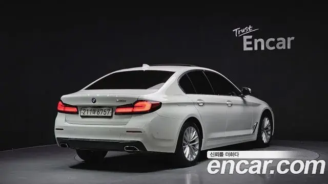BMW 5 Series 2021 — Şəkil 18/20
