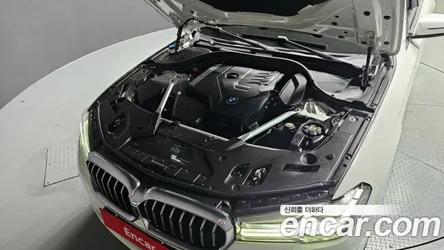 BMW 5 Series 2021 — Şəkil 11/20