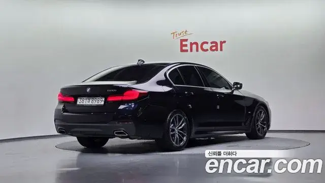 BMW 5 Series 2020 — ფოტო 1/20