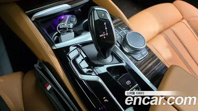 BMW 5 Series 2020 — ფოტო 8/20