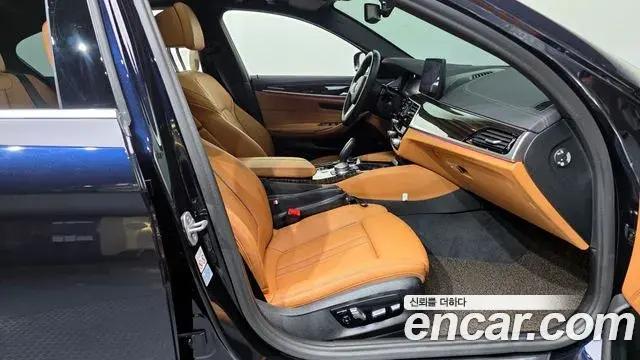 BMW 5 Series 2020 — ფოტო 14/20