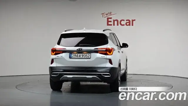 Kia Seltos 2020 — ფოტო 13/20