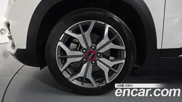 Kia Seltos 2020 — ფოტო 7/20