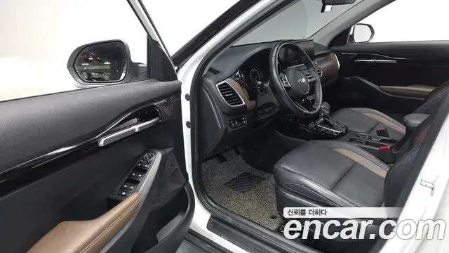 Kia Seltos 2020 — ფოტო 17/20