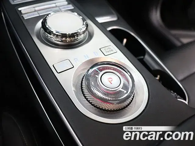 Genesis GV70 2021 — Photo 17/20