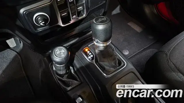 Jeep Wrangler 2019 — Şəkil 19/20